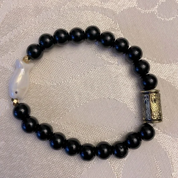 🌹Ceramic fish faux black pearls stackable 8mm bead bracelet stretchy - Picture 1 of 8